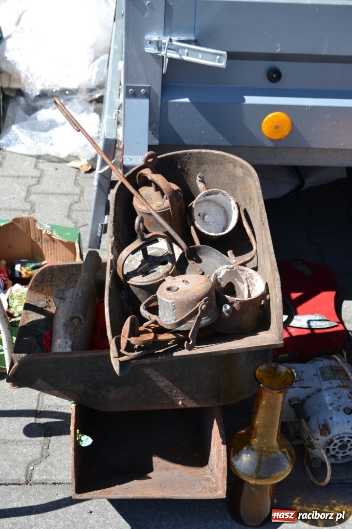 Zdjęcie w galerii na portalu naszraciborz.pl: Jarmark na granicy - dużo sprzedających, dużo kupujących wiadomości z regionu