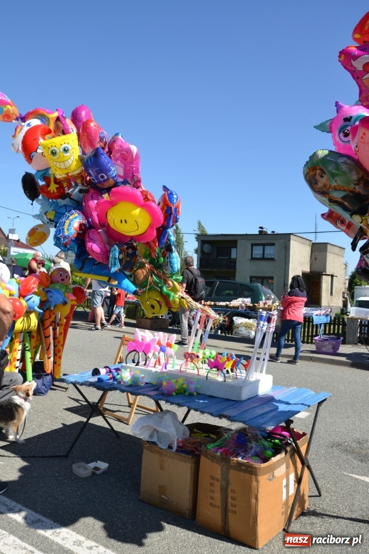 Zdjęcie w galerii na portalu naszraciborz.pl: Jarmark na granicy - dużo sprzedających, dużo kupujących wiadomości z regionu