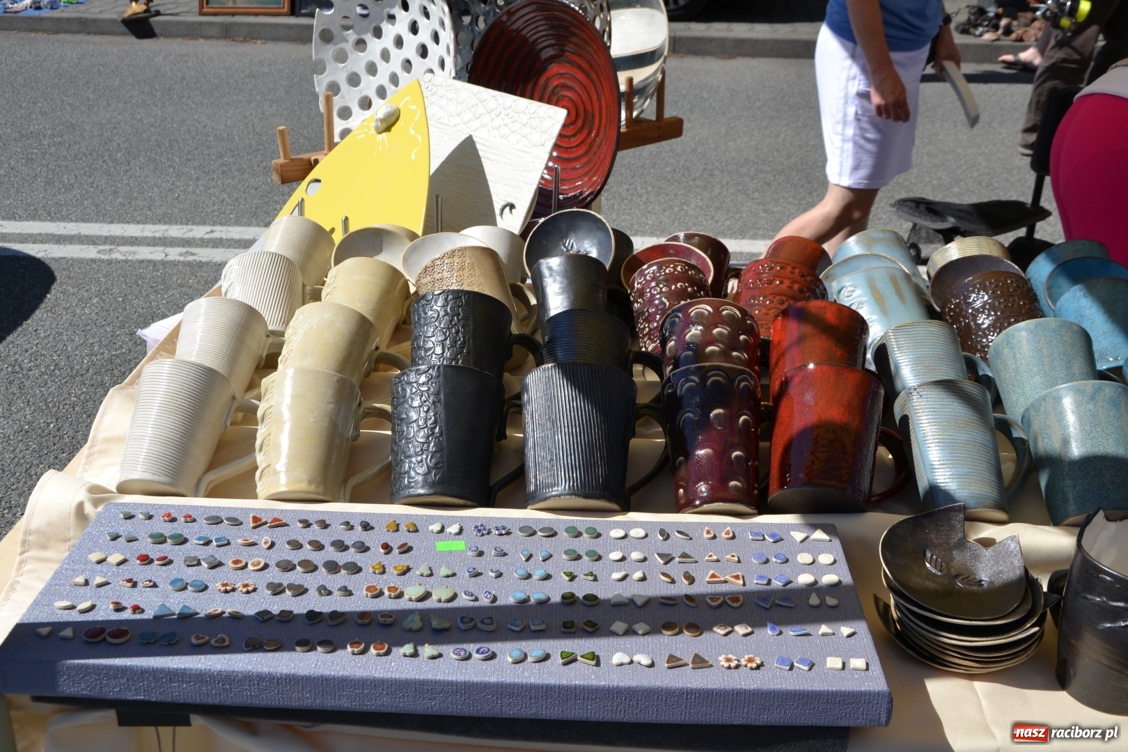 Zdjęcie w galerii na portalu naszraciborz.pl: Jarmark na granicy - dużo sprzedających, dużo kupujących wiadomości z regionu