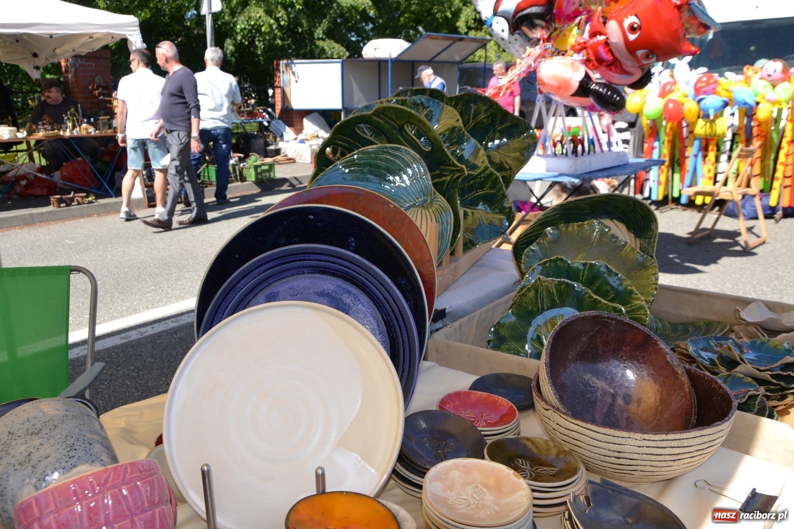 Zdjęcie w galerii na portalu naszraciborz.pl: Jarmark na granicy - dużo sprzedających, dużo kupujących wiadomości z regionu