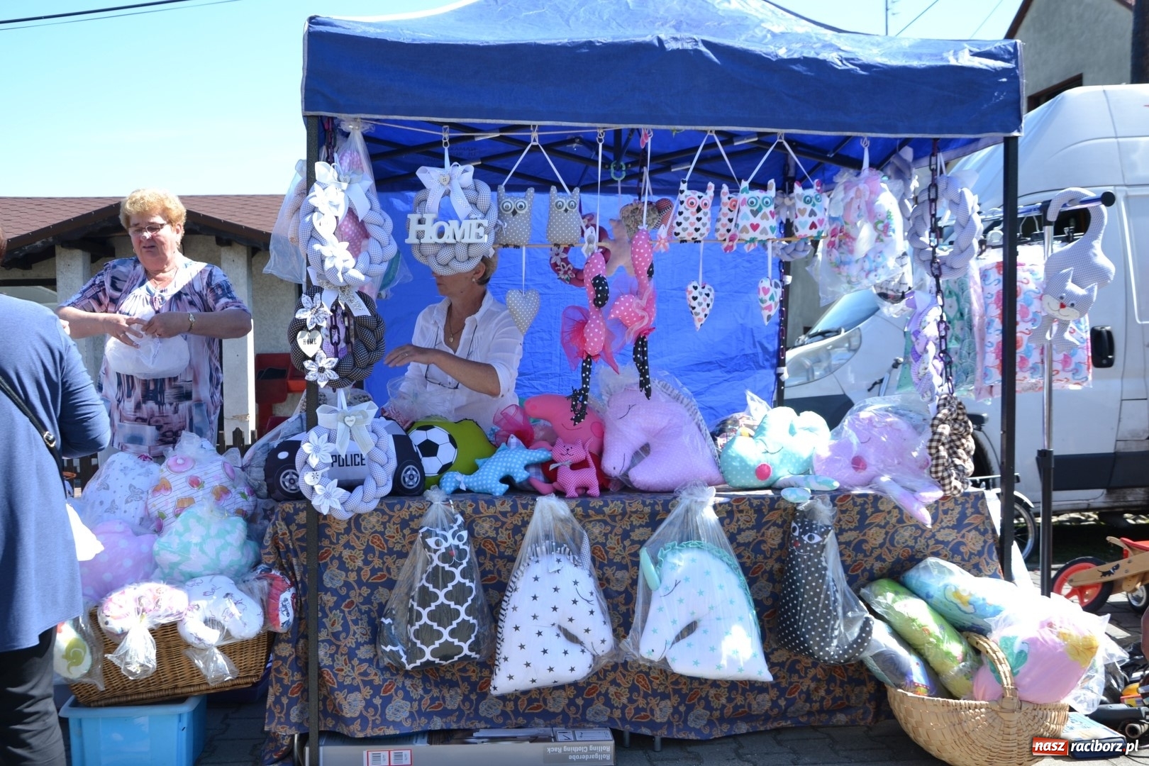 Zdjęcie w galerii na portalu naszraciborz.pl: Jarmark na granicy - dużo sprzedających, dużo kupujących wiadomości z regionu