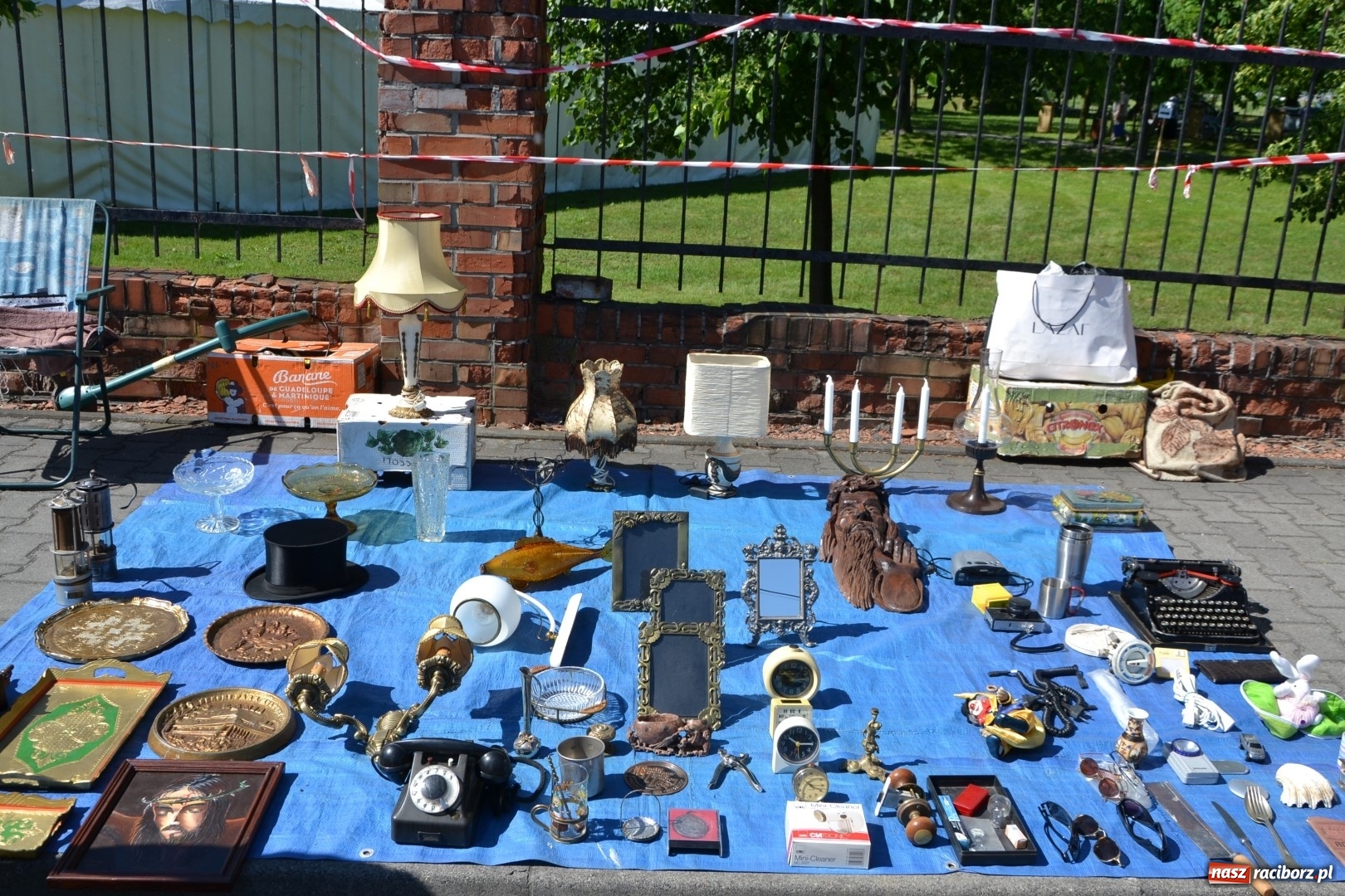 Zdjęcie w galerii na portalu naszraciborz.pl: Jarmark na granicy - dużo sprzedających, dużo kupujących wiadomości z regionu