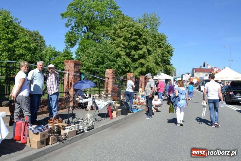 Zdjęcie w galerii na portalu naszraciborz.pl: Jarmark na granicy - dużo sprzedających, dużo kupujących wiadomości z regionu