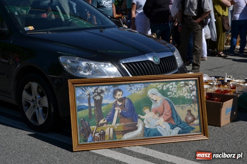 Zdjęcie w galerii na portalu naszraciborz.pl: Jarmark na granicy - dużo sprzedających, dużo kupujących wiadomości z regionu