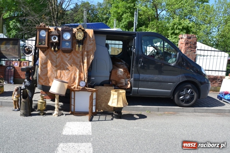 Zdjęcie w galerii na portalu naszraciborz.pl: Jarmark na granicy - dużo sprzedających, dużo kupujących wiadomości z regionu