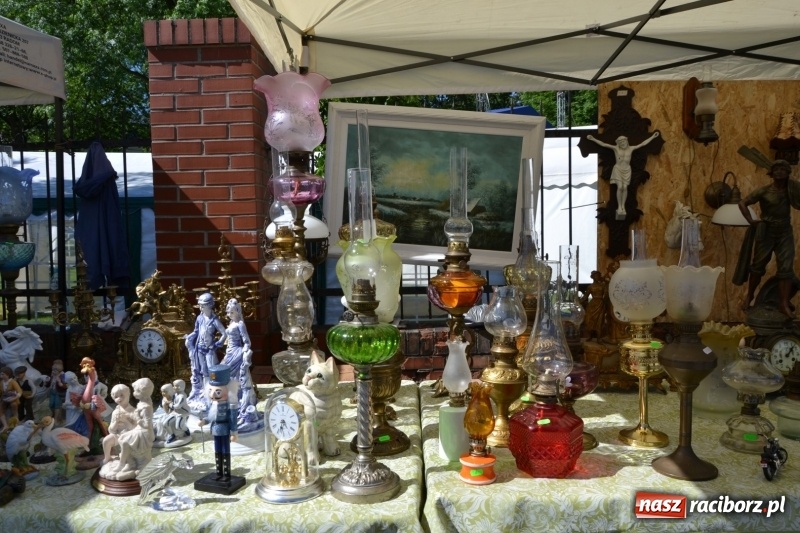 Zdjęcie w galerii na portalu naszraciborz.pl: Jarmark na granicy - dużo sprzedających, dużo kupujących wiadomości z regionu