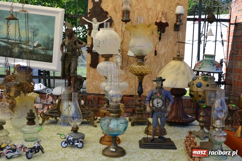 Zdjęcie w galerii na portalu naszraciborz.pl: Jarmark na granicy - dużo sprzedających, dużo kupujących wiadomości z regionu