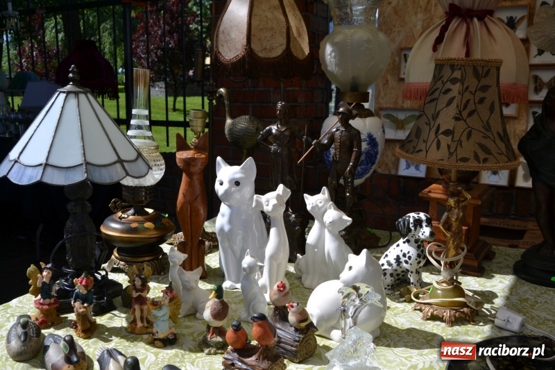 Zdjęcie w galerii na portalu naszraciborz.pl: Jarmark na granicy - dużo sprzedających, dużo kupujących wiadomości z regionu