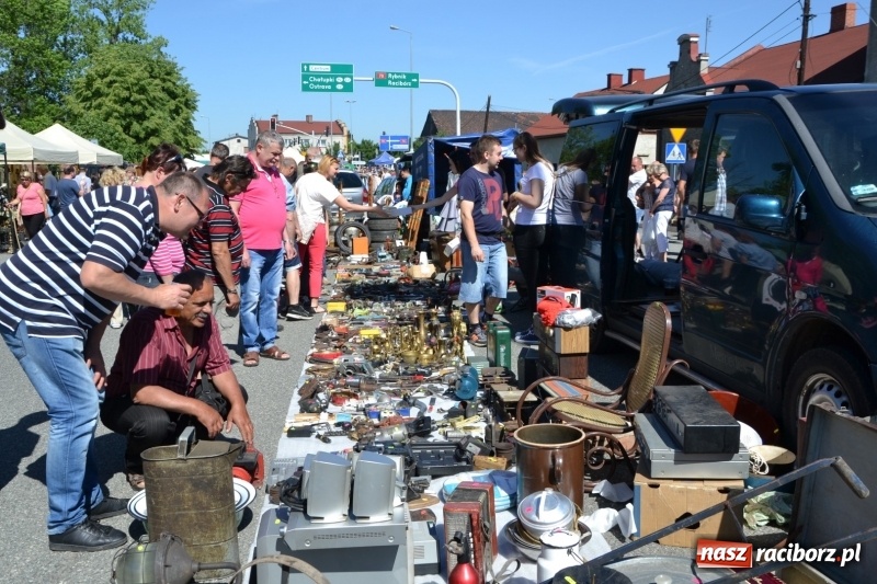 Zdjęcie w galerii na portalu naszraciborz.pl: Jarmark na granicy - dużo sprzedających, dużo kupujących wiadomości z regionu
