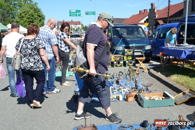 Zdjęcie w galerii na portalu naszraciborz.pl: Jarmark na granicy - dużo sprzedających, dużo kupujących wiadomości z regionu