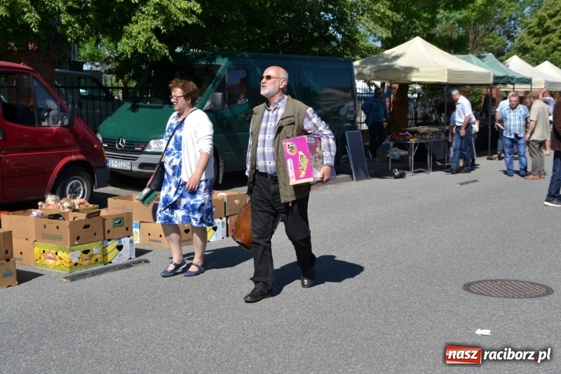 Zdjęcie w galerii na portalu naszraciborz.pl: Jarmark na granicy - dużo sprzedających, dużo kupujących wiadomości z regionu