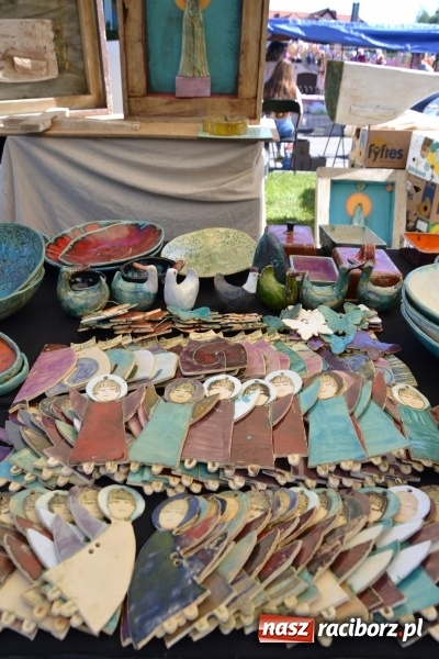 Zdjęcie w galerii na portalu naszraciborz.pl: Jarmark na granicy - dużo sprzedających, dużo kupujących wiadomości z regionu