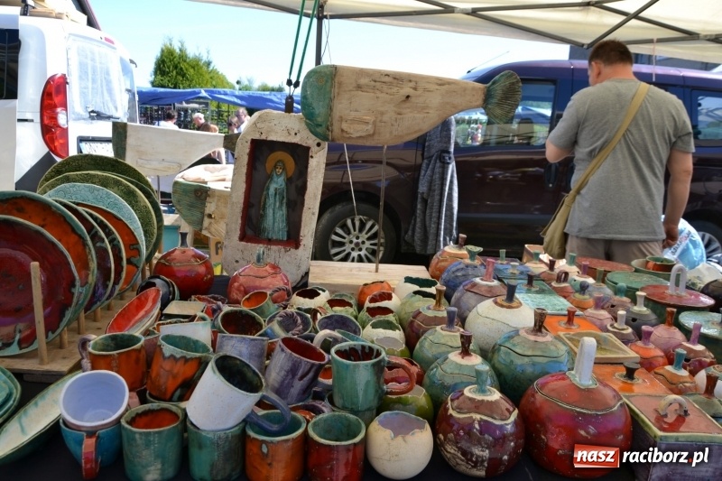 Zdjęcie w galerii na portalu naszraciborz.pl: Jarmark na granicy - dużo sprzedających, dużo kupujących wiadomości z regionu