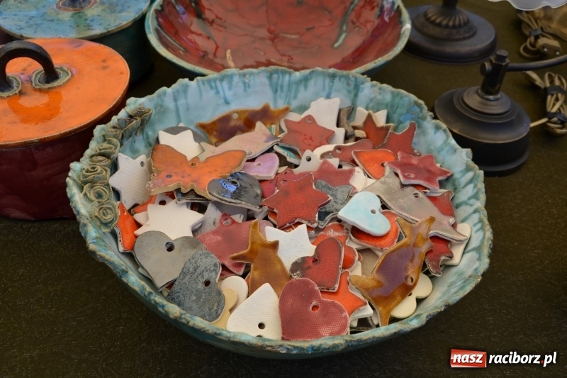 Zdjęcie w galerii na portalu naszraciborz.pl: Jarmark na granicy - dużo sprzedających, dużo kupujących wiadomości z regionu