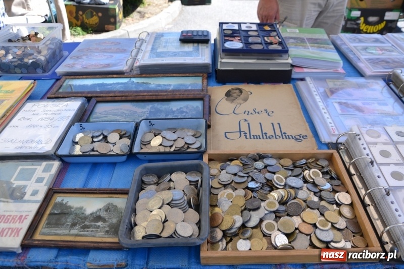 Zdjęcie w galerii na portalu naszraciborz.pl: Jarmark na granicy - dużo sprzedających, dużo kupujących wiadomości z regionu