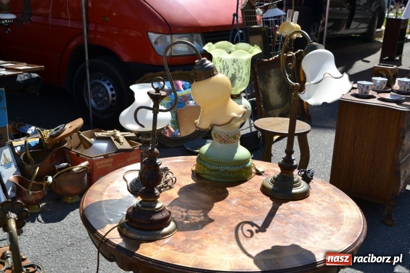 Zdjęcie w galerii na portalu naszraciborz.pl: Jarmark na granicy - dużo sprzedających, dużo kupujących wiadomości z regionu