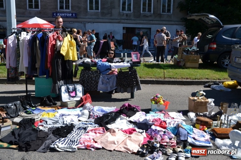 Zdjęcie w galerii na portalu naszraciborz.pl: Jarmark na granicy - dużo sprzedających, dużo kupujących wiadomości z regionu