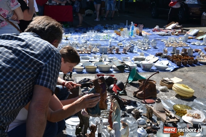 Zdjęcie w galerii na portalu naszraciborz.pl: Jarmark na granicy - dużo sprzedających, dużo kupujących wiadomości z regionu