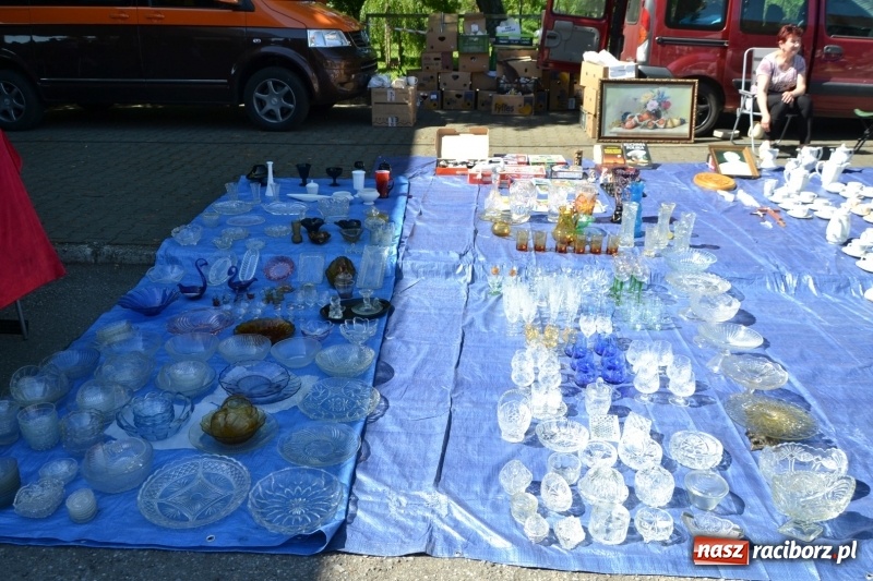 Zdjęcie w galerii na portalu naszraciborz.pl: Jarmark na granicy - dużo sprzedających, dużo kupujących wiadomości z regionu