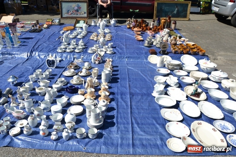 Zdjęcie w galerii na portalu naszraciborz.pl: Jarmark na granicy - dużo sprzedających, dużo kupujących wiadomości z regionu