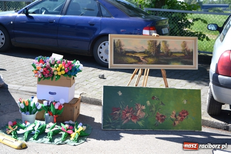 Zdjęcie w galerii na portalu naszraciborz.pl: Jarmark na granicy - dużo sprzedających, dużo kupujących wiadomości z regionu