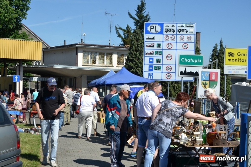 Zdjęcie w galerii na portalu naszraciborz.pl: Jarmark na granicy - dużo sprzedających, dużo kupujących wiadomości z regionu