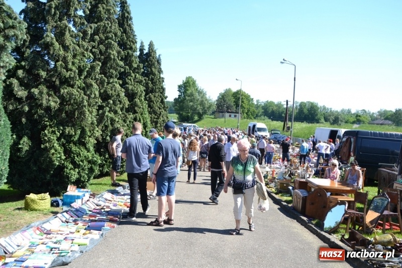 Zdjęcie w galerii na portalu naszraciborz.pl: Jarmark na granicy - dużo sprzedających, dużo kupujących wiadomości z regionu