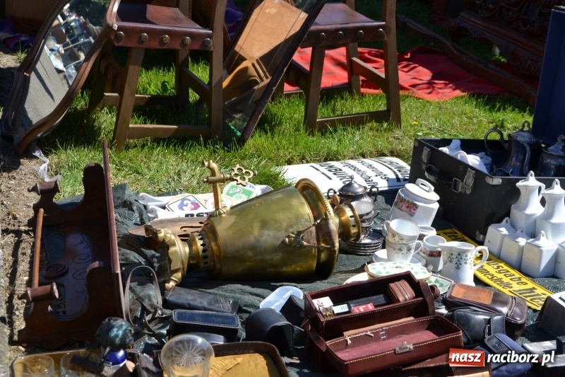 Zdjęcie w galerii na portalu naszraciborz.pl: Jarmark na granicy - dużo sprzedających, dużo kupujących wiadomości z regionu