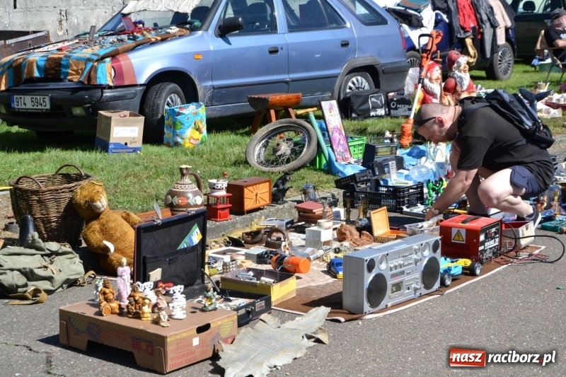 Zdjęcie w galerii na portalu naszraciborz.pl: Jarmark na granicy - dużo sprzedających, dużo kupujących wiadomości z regionu
