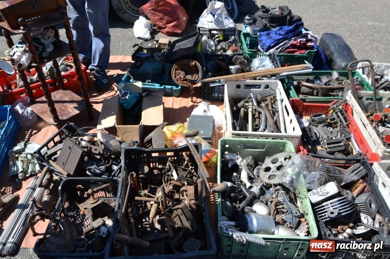 Zdjęcie w galerii na portalu naszraciborz.pl: Jarmark na granicy - dużo sprzedających, dużo kupujących wiadomości z regionu