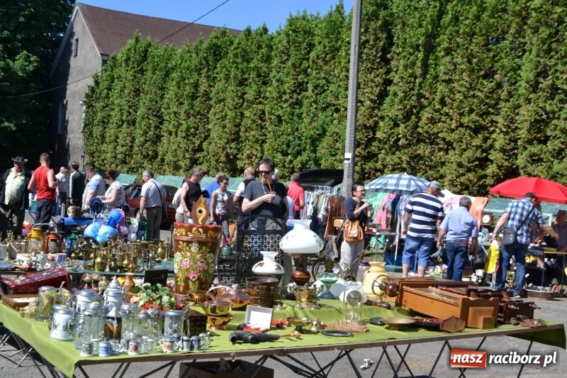 Zdjęcie w galerii na portalu naszraciborz.pl: Jarmark na granicy - dużo sprzedających, dużo kupujących wiadomości z regionu