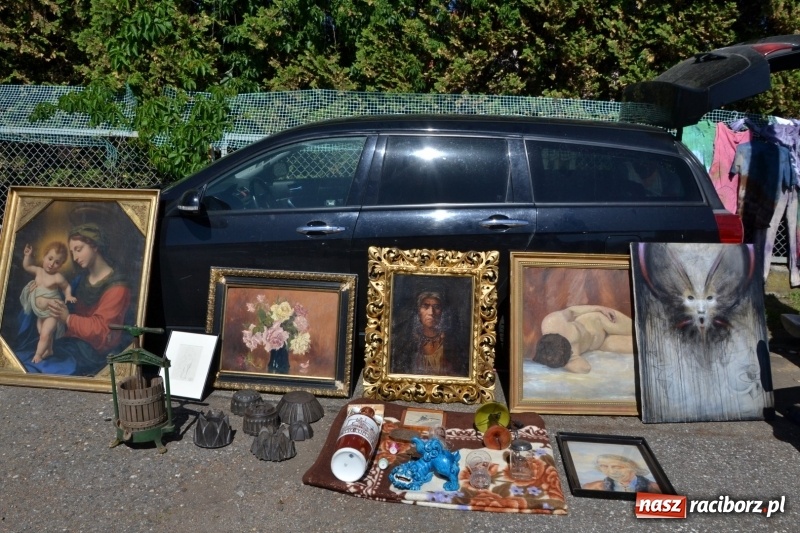 Zdjęcie w galerii na portalu naszraciborz.pl: Jarmark na granicy - dużo sprzedających, dużo kupujących wiadomości z regionu