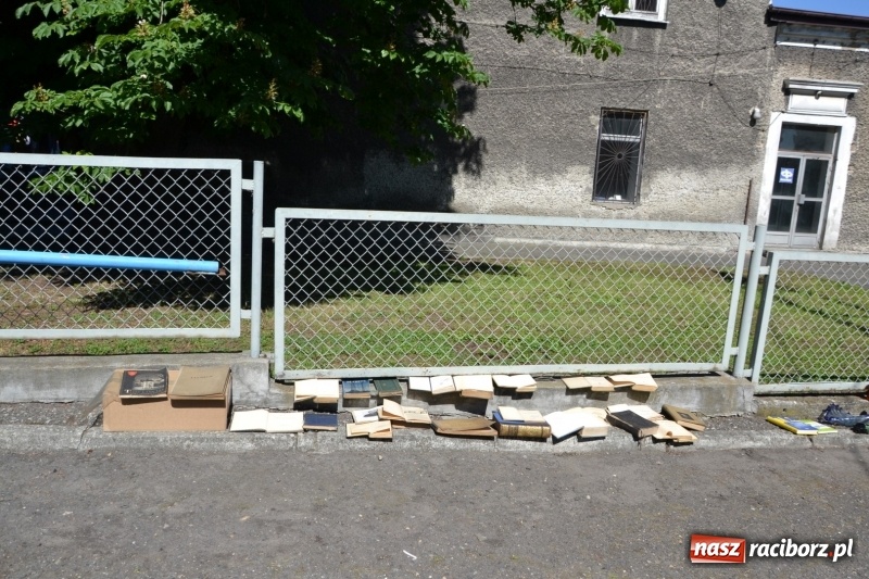 Zdjęcie w galerii na portalu naszraciborz.pl: Jarmark na granicy - dużo sprzedających, dużo kupujących wiadomości z regionu