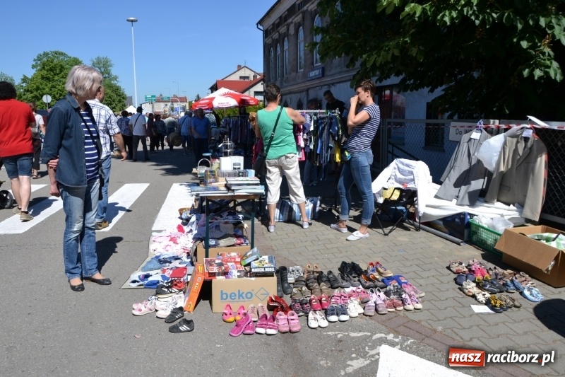 Zdjęcie w galerii na portalu naszraciborz.pl: Jarmark na granicy - dużo sprzedających, dużo kupujących wiadomości z regionu