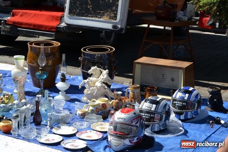 Zdjęcie w galerii na portalu naszraciborz.pl: Jarmark na granicy - dużo sprzedających, dużo kupujących wiadomości z regionu