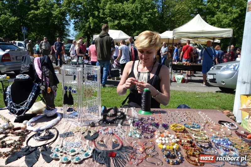 Zdjęcie w galerii na portalu naszraciborz.pl: Jarmark na granicy - dużo sprzedających, dużo kupujących wiadomości z regionu