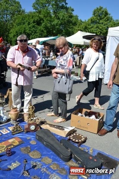 Zdjęcie w galerii na portalu naszraciborz.pl: Jarmark na granicy - dużo sprzedających, dużo kupujących wiadomości z regionu