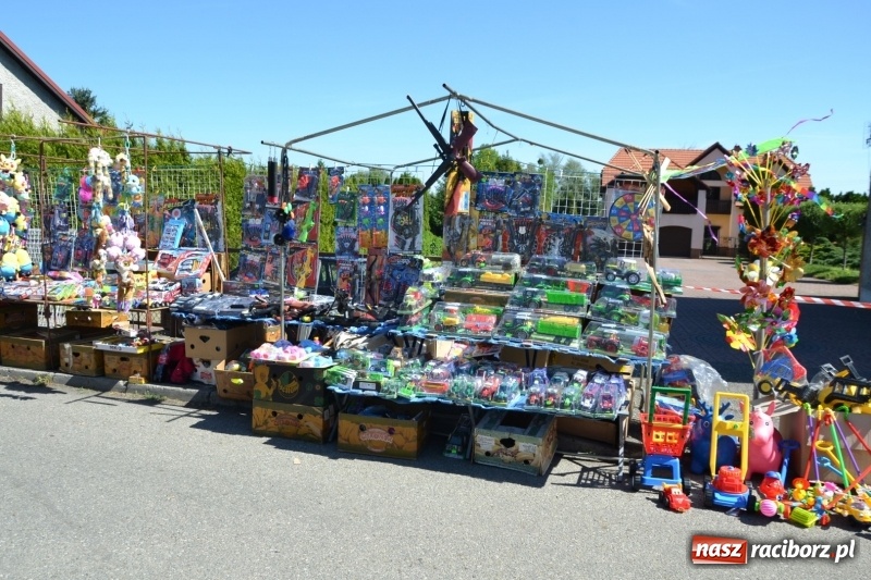 Zdjęcie w galerii na portalu naszraciborz.pl: Jarmark na granicy - dużo sprzedających, dużo kupujących wiadomości z regionu
