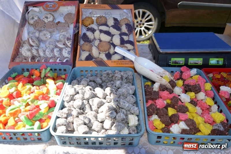 Zdjęcie w galerii na portalu naszraciborz.pl: Jarmark na granicy - dużo sprzedających, dużo kupujących wiadomości z regionu