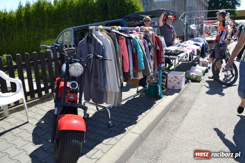 Zdjęcie w galerii na portalu naszraciborz.pl: Jarmark na granicy - dużo sprzedających, dużo kupujących wiadomości z regionu