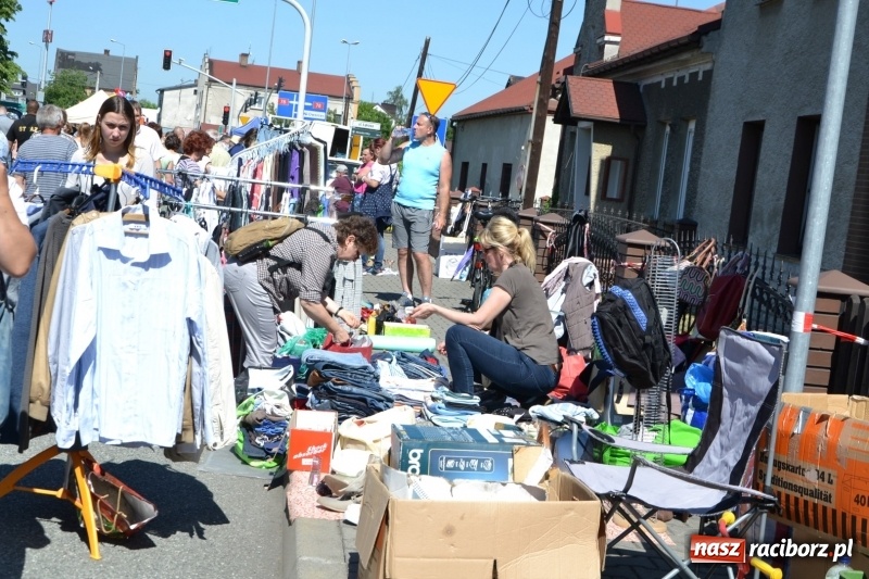 Zdjęcie w galerii na portalu naszraciborz.pl: Jarmark na granicy - dużo sprzedających, dużo kupujących wiadomości z regionu