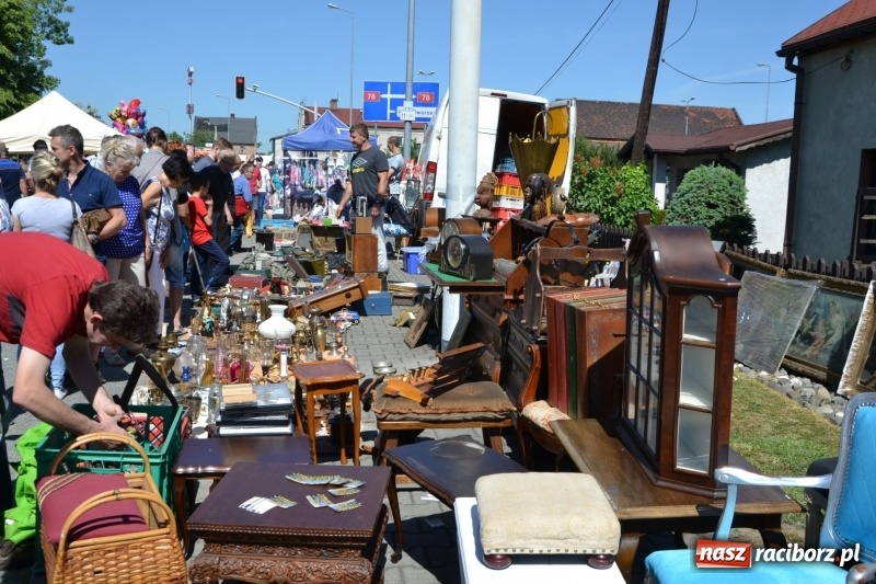 Zdjęcie w galerii na portalu naszraciborz.pl: Jarmark na granicy - dużo sprzedających, dużo kupujących wiadomości z regionu