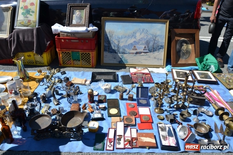 Zdjęcie w galerii na portalu naszraciborz.pl: Jarmark na granicy - dużo sprzedających, dużo kupujących wiadomości z regionu