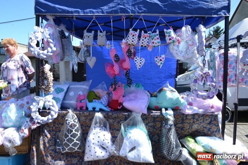 Zdjęcie w galerii na portalu naszraciborz.pl: Jarmark na granicy - dużo sprzedających, dużo kupujących wiadomości z regionu