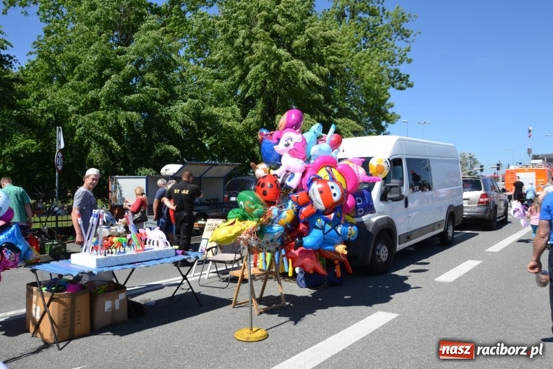 Zdjęcie w galerii na portalu naszraciborz.pl: Jarmark na granicy - dużo sprzedających, dużo kupujących wiadomości z regionu