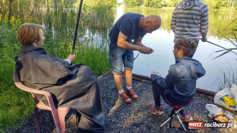 Zdjęcie w galerii na portalu naszraciborz.pl: Raciborski OSiR zaprosił dziś na rodzinne wędkowanie na Babiczoku wiadomości z regionu