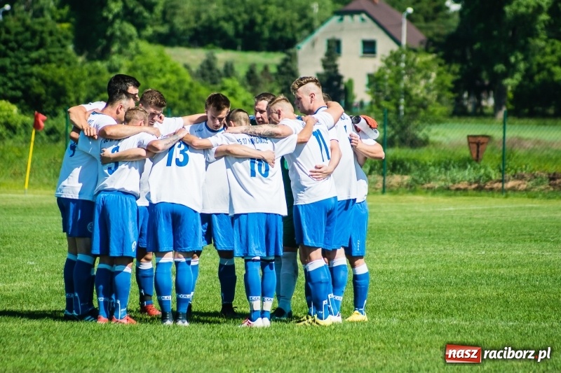 Zdjęcie w galerii na portalu naszraciborz.pl: Markowice pokonały Koziołki i tracą tylko jeden punkt do lidera wiadomości z regionu