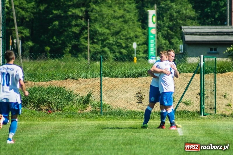 Zdjęcie w galerii na portalu naszraciborz.pl: Markowice pokonały Koziołki i tracą tylko jeden punkt do lidera wiadomości z regionu