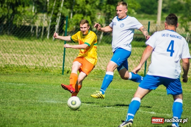 Zdjęcie w galerii na portalu naszraciborz.pl: Markowice pokonały Koziołki i tracą tylko jeden punkt do lidera wiadomości z regionu
