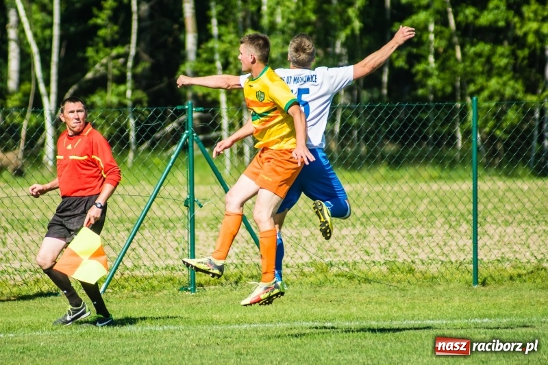Zdjęcie w galerii na portalu naszraciborz.pl: Markowice pokonały Koziołki i tracą tylko jeden punkt do lidera wiadomości z regionu